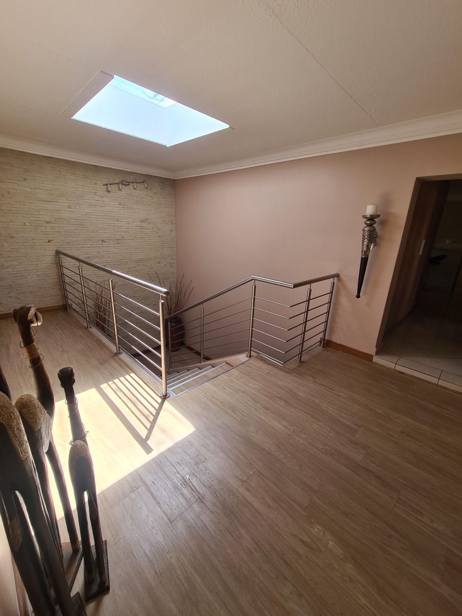 5 Bedroom Property for Sale in Maraldi Estate Free State